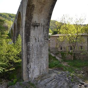 Maison Sous Le Pont Panzió Meyras Exterior photo