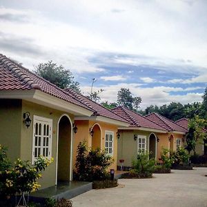 Wangpla Villa Resort Nakhon Szavan Exterior photo