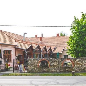 Borostyánkert Étterem&Vendégház Hotel Sitke Exterior photo