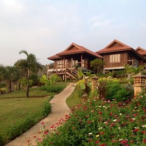Maan Mek Talay Mok Resort Löj Exterior photo