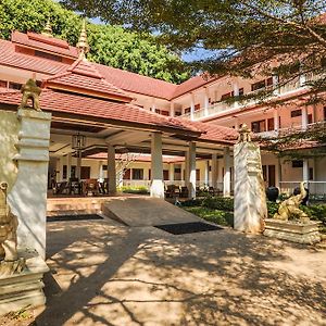 Suan Bua Hotel & Resort Banpong Exterior photo