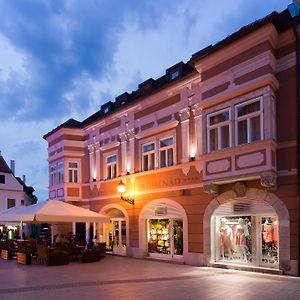 Barokk Hotel Promenad Győr Exterior photo