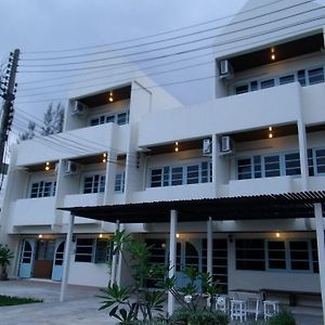 Albatross Guesthouse @ Thungwualaen Beach Patiju Exterior photo