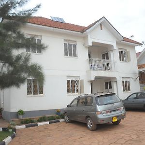 1 Bedroom Down White 1 Kampala Exterior photo