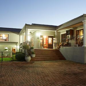 Sea Whisper Self Catering Panzió Jeffreys Bay Exterior photo