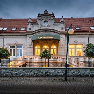 Penzion Central Park Hotel Zsolna Exterior photo