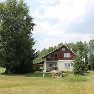 Ubytovanie Hugo Alzbetka Hotel Menguszfalva Exterior photo