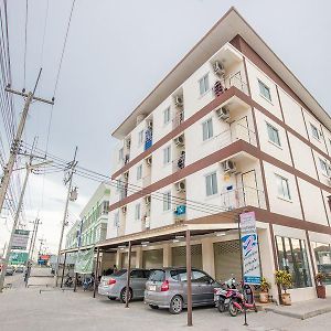 Poon Sook Apartment Csonburi Exterior photo