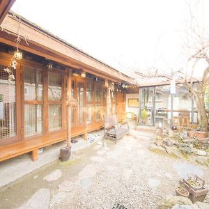 Chuirakdang Hotel Csondzsu Exterior photo