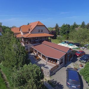 Aquarium Panzio Hotel Abádszalók Exterior photo