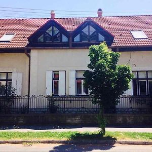 Horváth Apartmanház Hotel Kaposvár Exterior photo