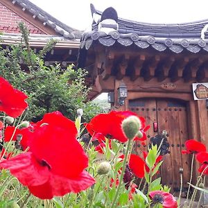 Parkganae Hanok Hotel Csondzsu Exterior photo