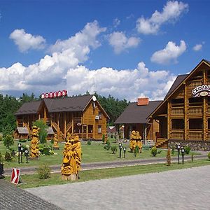 Hotel And Restaurant Complex Skolmo Klevany Exterior photo