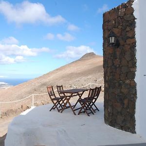 Villa El Perinque Femés Exterior photo