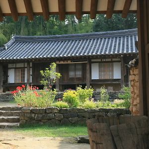 Yi Jin-Rae'S Historic House Hotel Poszong Exterior photo