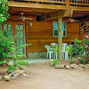 Blue Island Divers Casa Descanso Apartman Sandy Bay Exterior photo