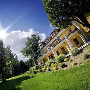 Kastiel Lucivna Hotel Exterior photo