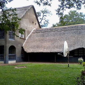 Mopani Lodge Victoria Falls Exterior photo