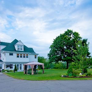 Shamrock Suites Florenceville Exterior photo