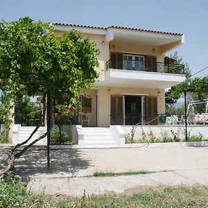 Villa Vlichos Amárinthosz Exterior photo