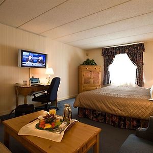 Westford Regency Inn & Conference Center Room photo