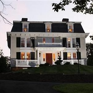 Chestnut Hill Bed & Breakfast Orange Exterior photo