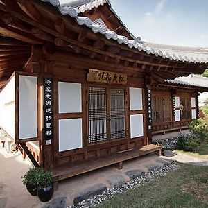 Edam Hanok Hotel Csondzsu Exterior photo