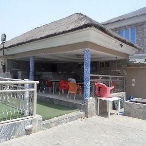 De-Deminics Suites & Resorts Abuja Exterior photo