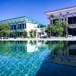 Menam Resort Nakhonpathom Exterior photo