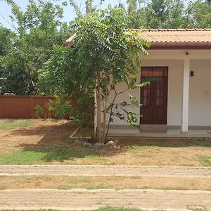 Hotel Lotus Villa Kataragama Exterior photo