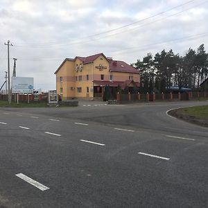 Podilskii Dvir Hotel Jakusinci Exterior photo