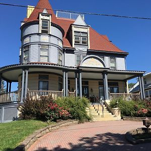 The Levi Deal Mansion Panzió Meyersdale Exterior photo