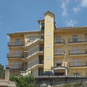 Hotel Caimo Bed-Breakfast Lagonegro Exterior photo