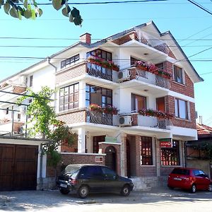 Family Hotel Rose Pavel Banja Exterior photo