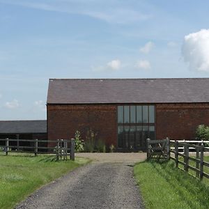 Handley Barn Panzió Silverstone Exterior photo