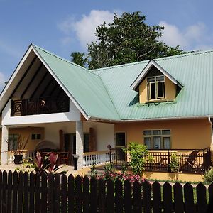 Gold Leaf Self Catering Guest House La Digue Exterior photo