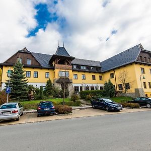 Valassky Hotel A Pivni Lazne Ogar Luhačovice Exterior photo