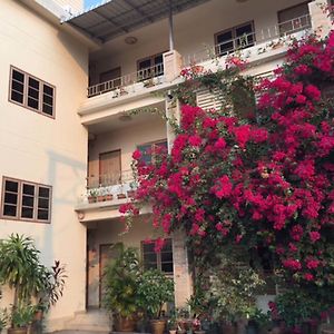 Pikul Apartment Hotel Nongkhaj Exterior photo