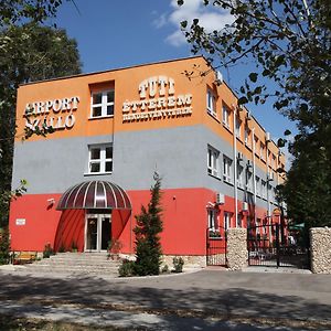 Airport Szálló Hotel Tokol Exterior photo