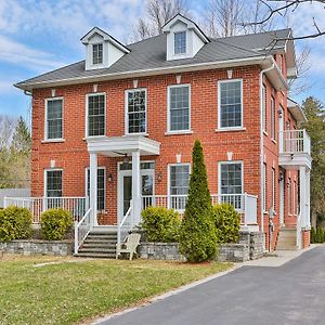 Classy Homestyle Cottage Sutton Exterior photo