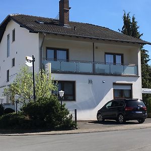 Pension Taunusblick Ferienwohnung Und Apartment Rosbach vor der Höhe Exterior photo