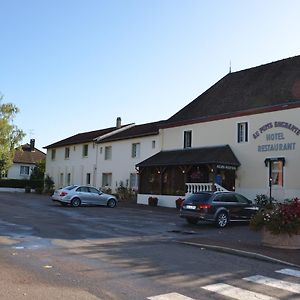 Au Puits Enchante Hotel Saint-Martin-en-Bresse Exterior photo