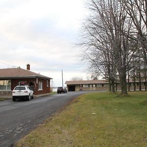 Motel Au Bord Du Lac Salaberry-de-Valleyfield Exterior photo