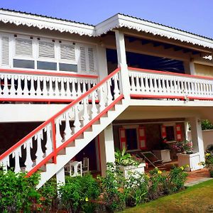 Rock Haven Bed & Breakfast Panzió Basseterre Exterior photo