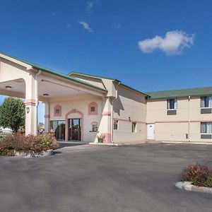 Super 8 By Wyndham Sallisaw Motel Exterior photo