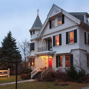 Lang House On Main Street Bed & Breakfast Panzió Burlington Exterior photo