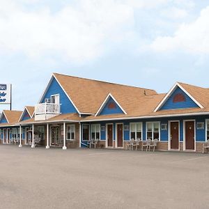 Travelodge By Wyndham Fredericton Exterior photo