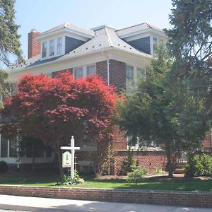 Red Lion Bed & Breakfast Exterior photo