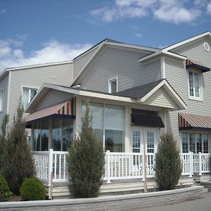 Orcasound Hotel Rigaud Exterior photo