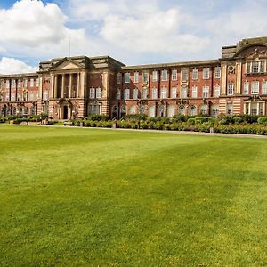 Leeds Beckett Carnegie Village Exterior photo